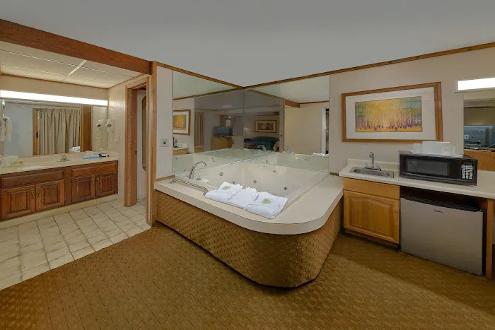 Sidney James Mountain Lodge - Downtown Gatlinburg 4