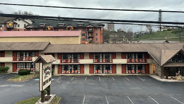 Howard Johnson by Wyndham Downtown Gatlinburg 4