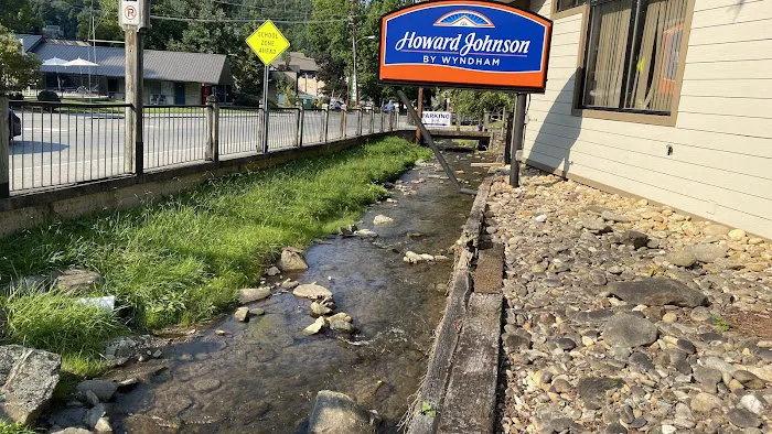 Howard Johnson by Wyndham Downtown Gatlinburg 4