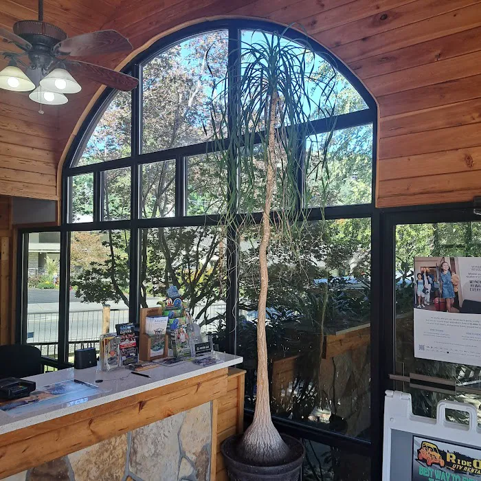 Howard Johnson by Wyndham Downtown Gatlinburg 4