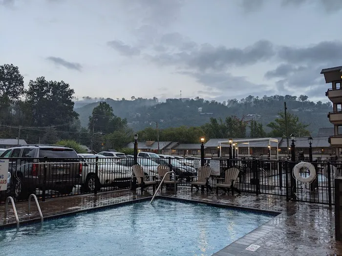 Howard Johnson by Wyndham Downtown Gatlinburg 4