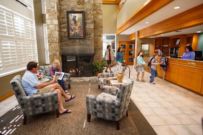 The Greystone Lodge On The River 4