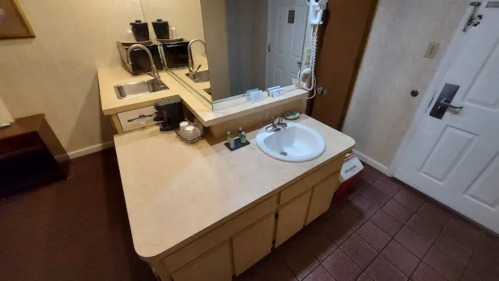 Zoder's Inn & Suites 4