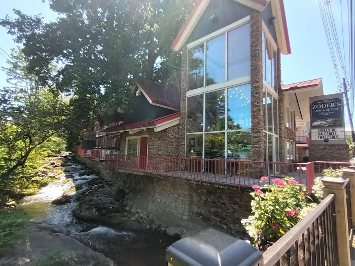 Zoder's Inn & Suites 4
