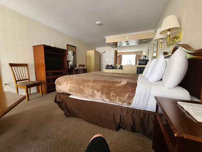 Zoder's Inn & Suites 4
