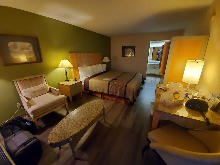 Days Inn by Wyndham Greeneville 4