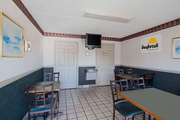 Days Inn by Wyndham Greeneville 4