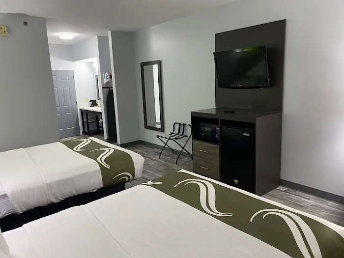 Quality Inn 4