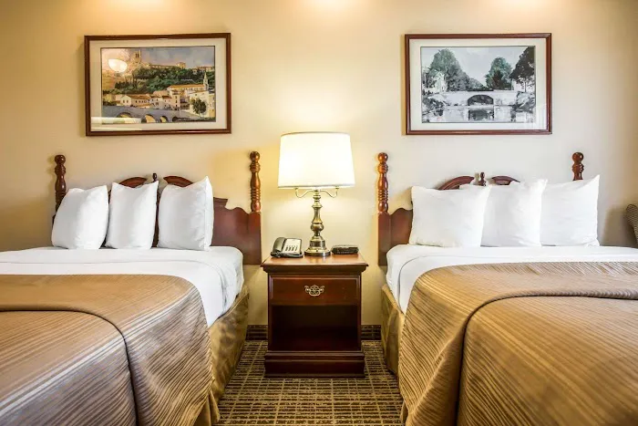 Quality Inn 4
