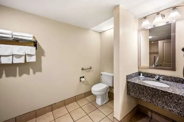 Quality Inn I-81 Exit 23 4