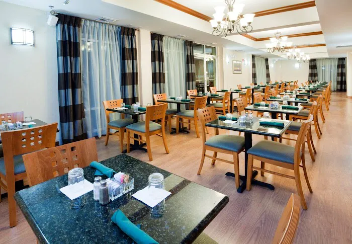 Holiday Inn Express & Suites Asheville Downtown by IHG 4