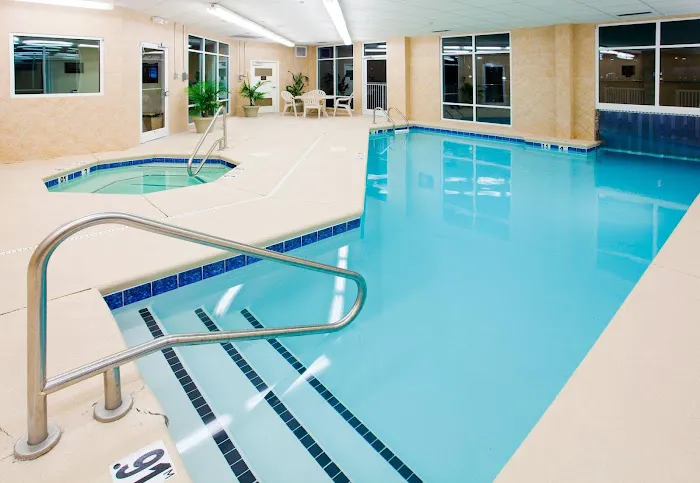 Holiday Inn Express & Suites Asheville Downtown by IHG 4