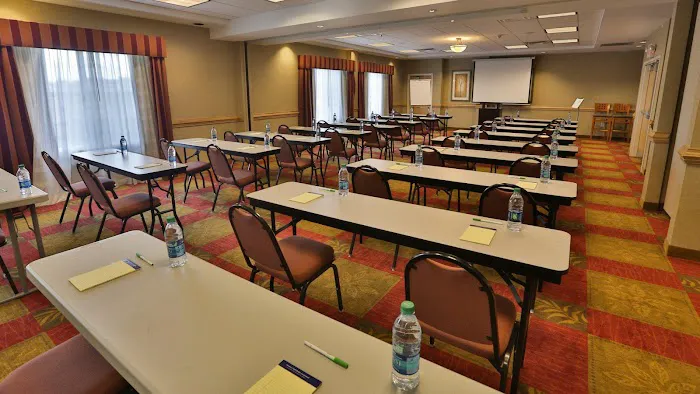 Holiday Inn Express & Suites Asheville Downtown by IHG 4
