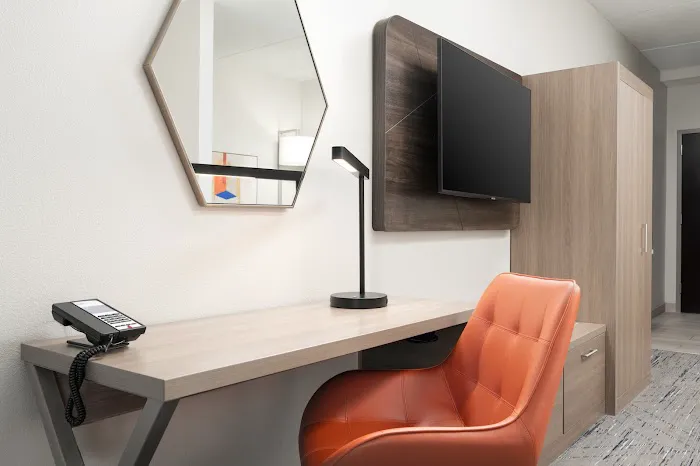 Holiday Inn Express & Suites Newport South by IHG 4