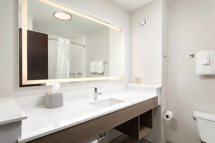 Holiday Inn Express & Suites Newport South by IHG 4