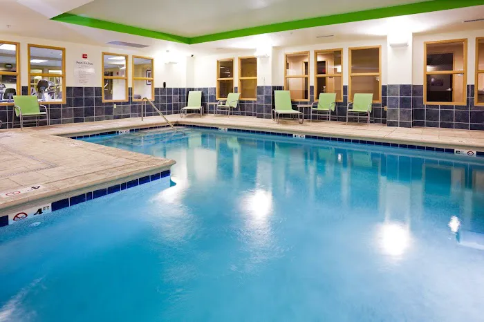 Holiday Inn Express & Suites Newport South by IHG 4