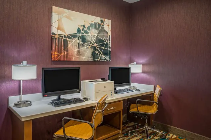Hampton Inn Newport 4