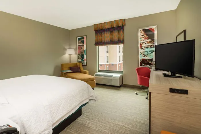 Hampton Inn Newport 4