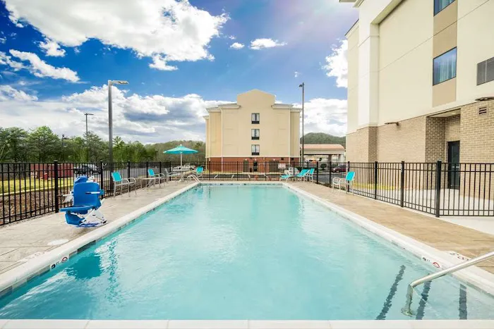 Hampton Inn Newport 4