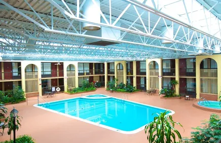 Quality Inn 4