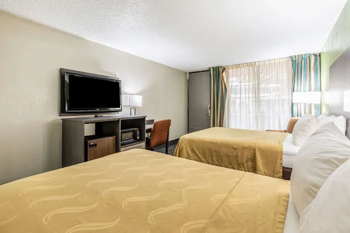 Quality Inn 4