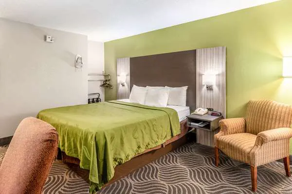 Quality Inn 4