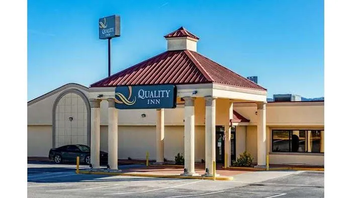 Quality Inn 4