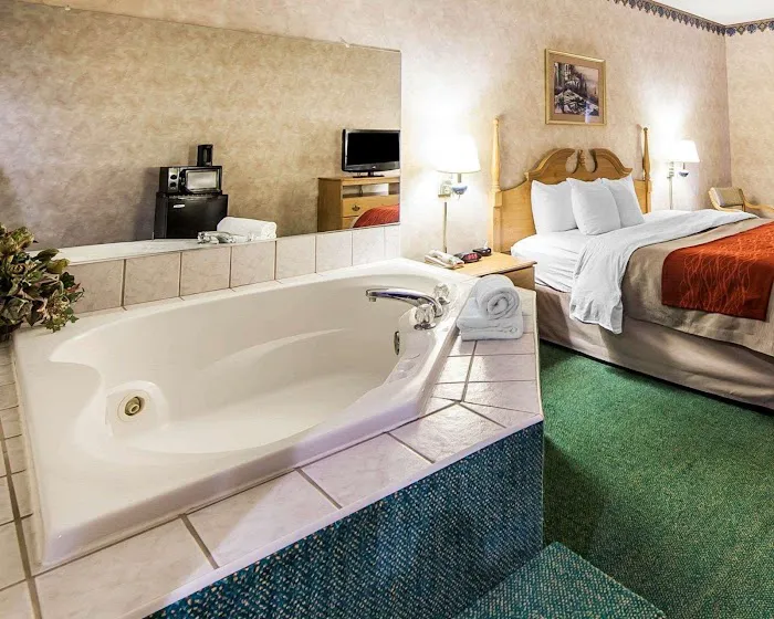 Econo Lodge 4