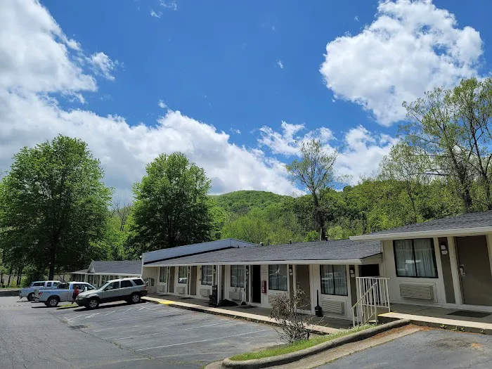 Super 8 by Wyndham Asheville/Biltmore 4