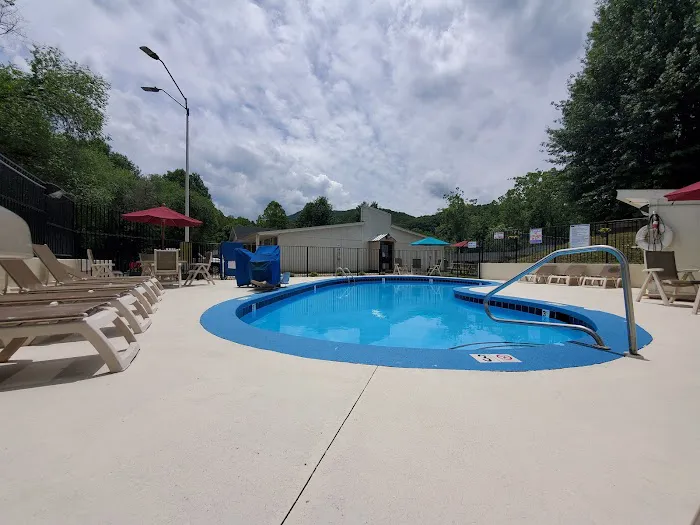 Super 8 by Wyndham Asheville/Biltmore 4