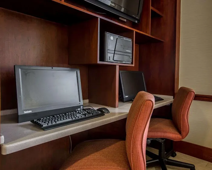 Quality Inn & Suites Biltmore East 4