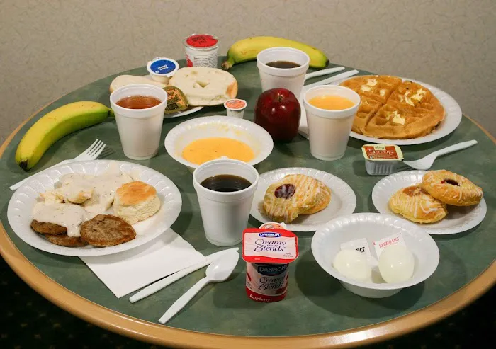 Quality Inn & Suites Biltmore East 4