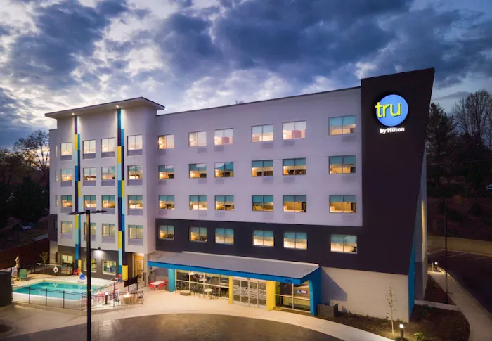 Tru by Hilton Asheville Blue Ridge Parkway 4