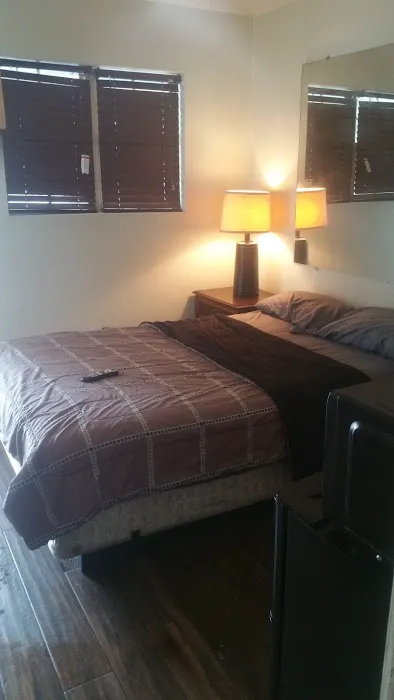 Green Oaks Motel 4