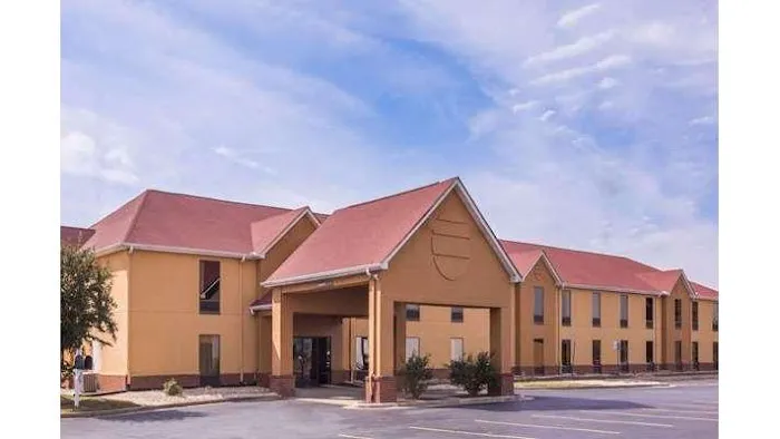Super 8 by Wyndham Tallapoosa 4