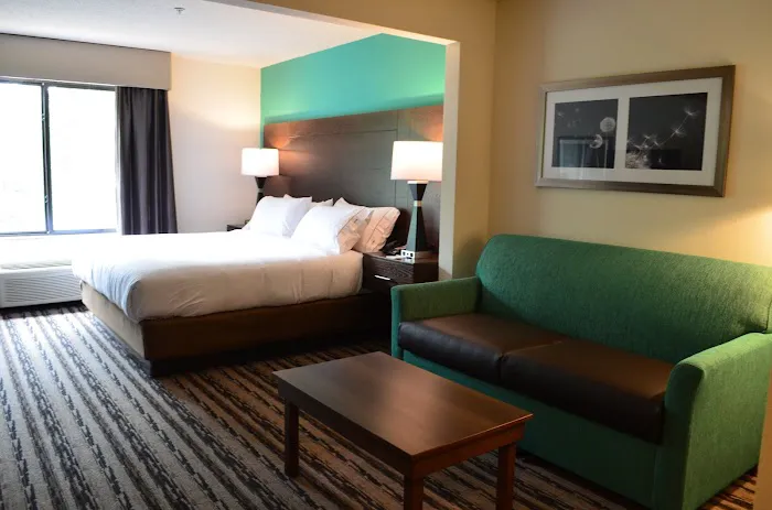 Holiday Inn Express Madison by IHG 4