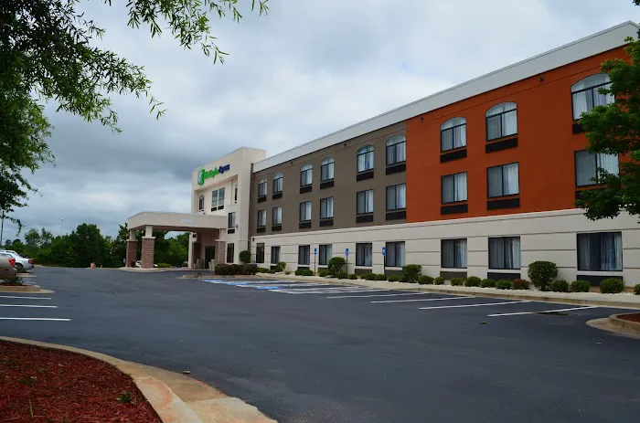 Holiday Inn Express Madison by IHG 4
