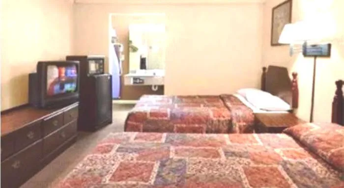 Deerfield Inn & Suites 4