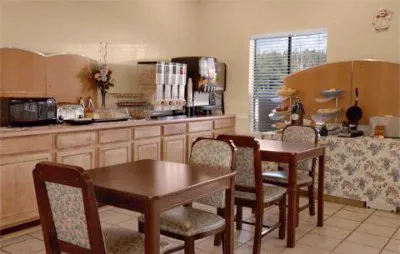 Deerfield Inn & Suites 4