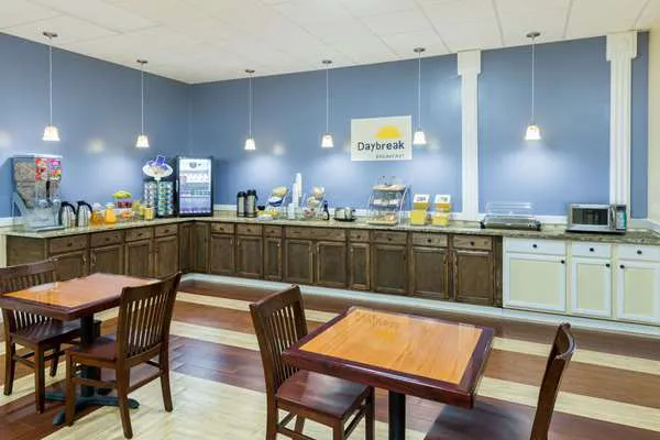 Days Inn by Wyndham Madison 4