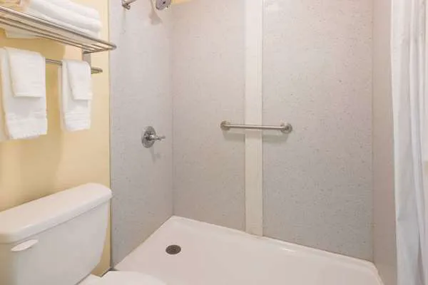 Days Inn by Wyndham Madison 4