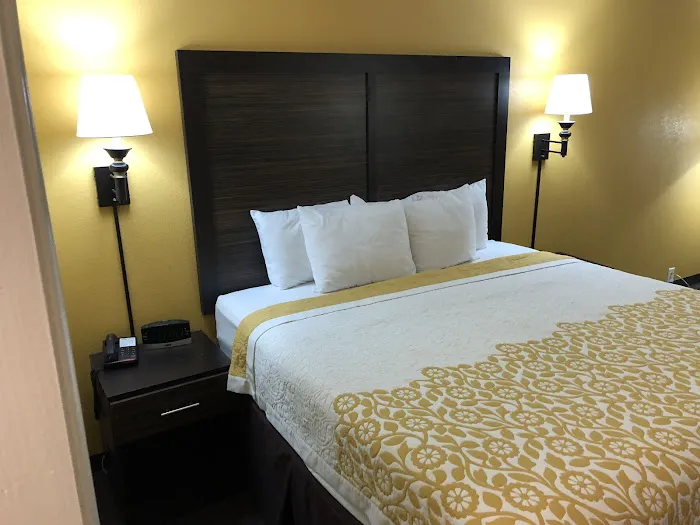 Days Inn by Wyndham Madison 4