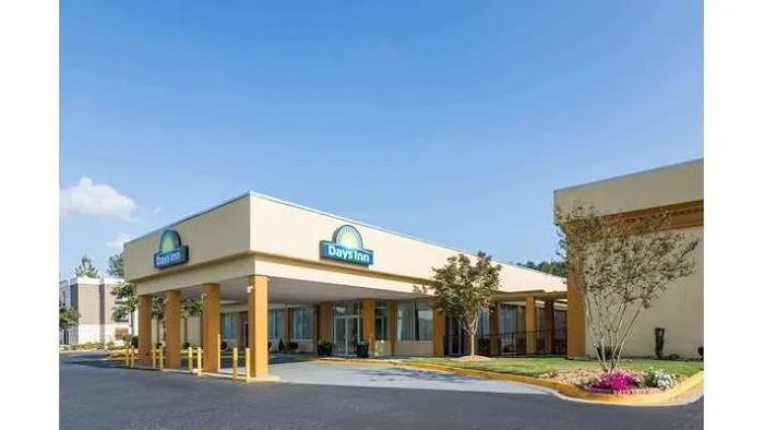 Days Inn by Wyndham Madison 4