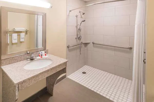 Days Inn by Wyndham Madison 4