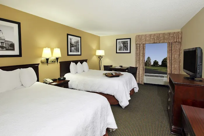 Hampton Inn Madison 4