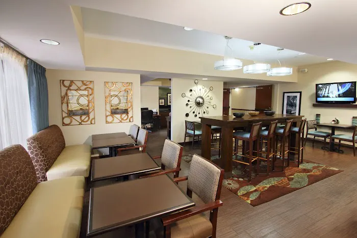 Hampton Inn Madison 4