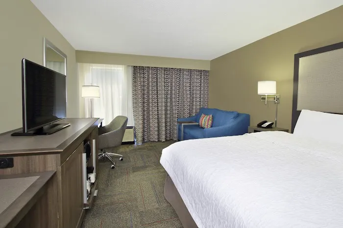 Hampton Inn Madison 4