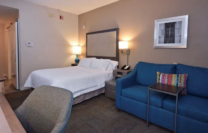 Hampton Inn Madison 4