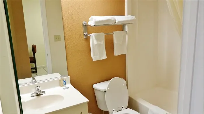 Country Hearth Inn & Suites Augusta 4