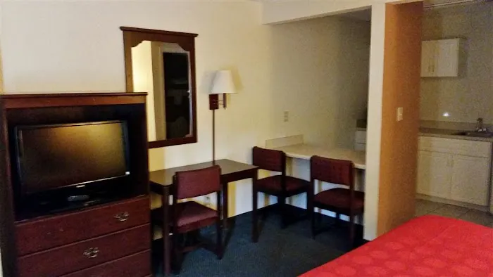 Country Hearth Inn & Suites Augusta 4